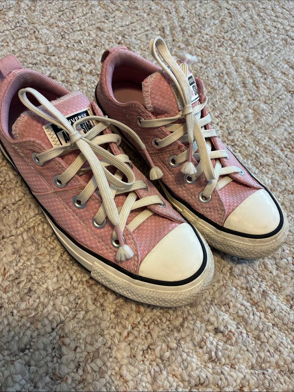 Women’s Pink Low-Top Converse Canvas Sneakers Size 6